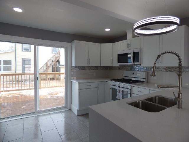 423 St Lawrence Avenue Beloit, WI 53511 - Photo 2 of 28