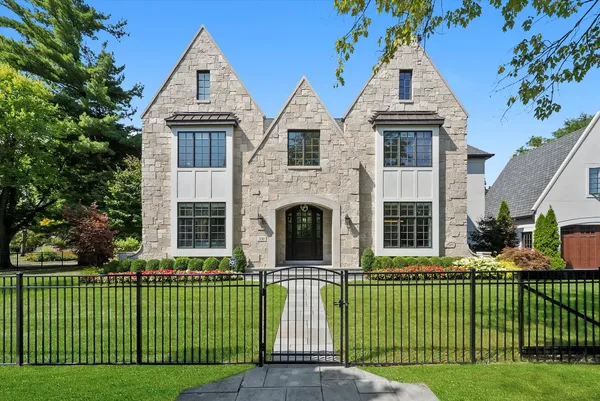 $2,325,000 | 330 Brookside Lane, Glencoe, IL 60022
