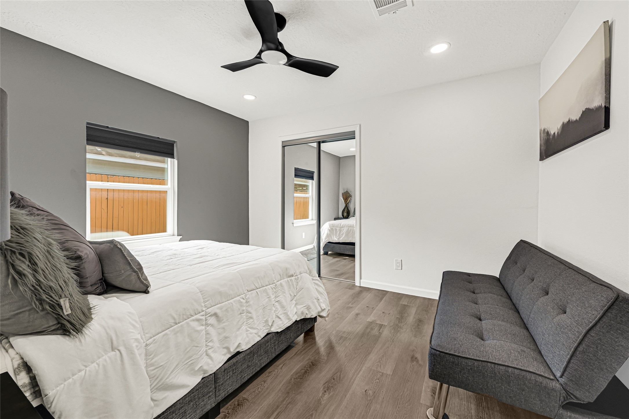 822 East 32nd Street Houston, TX 77022 - Photo 15 of 23 3rd bedroom