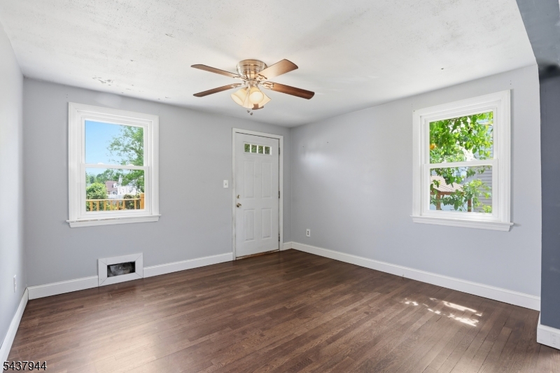 641 Greenbrook Road North Plainfield, NJ 07063 - Photo 11 of 36