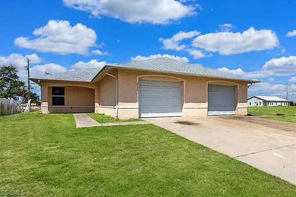 $1,499 | 2130 Northeast 8th Place, Cape Coral, FL 33909