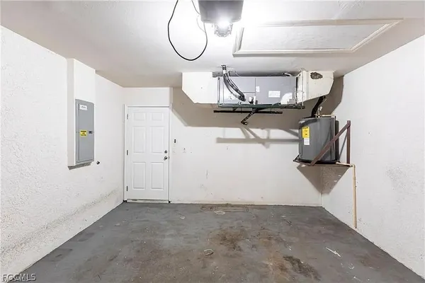 $1,499 | 2130 Northeast 8th Place, Cape Coral, FL 33909