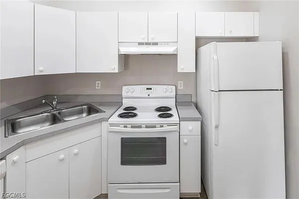 $1,499 | 2130 Northeast 8th Place, Cape Coral, FL 33909