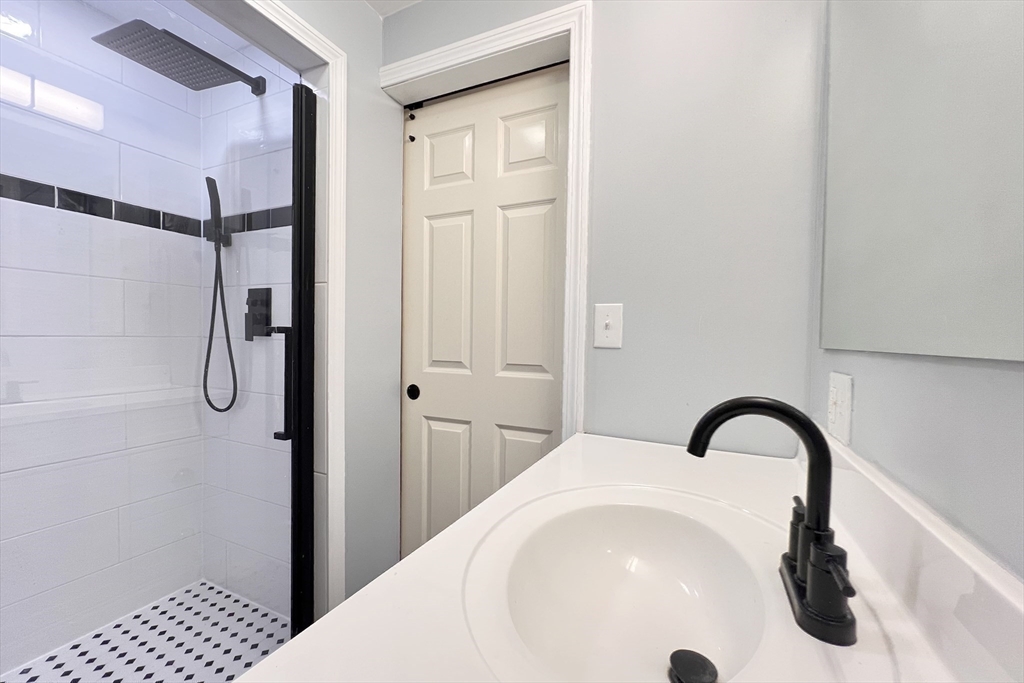 31 Crawford Circle Springfield, MA 01108 - Photo 23 of 41