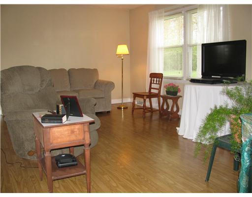 78 Delaware Road Fredonia, PA 16124 - Photo 13 of 18 Living Room.