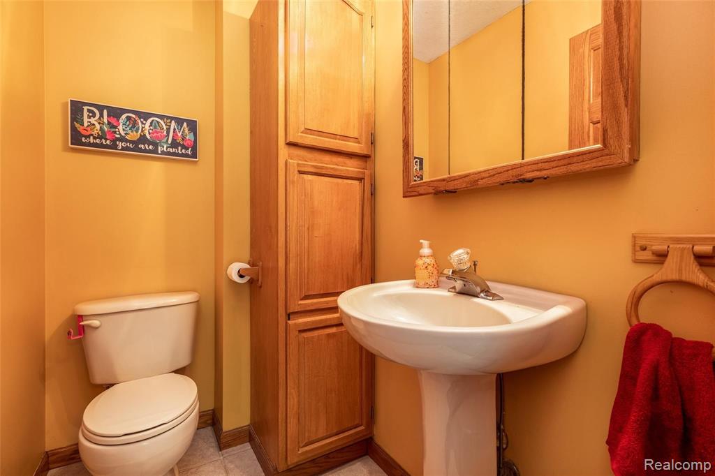 13034 Capernall Road Carleton, MI 48117 - Photo 13 of 44