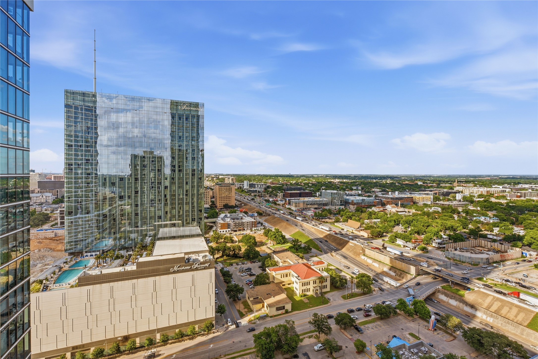 610 Davis Street, Unit 2508 Austin, TX 78701 - Photo 8 of 35 a view of a balcony with city