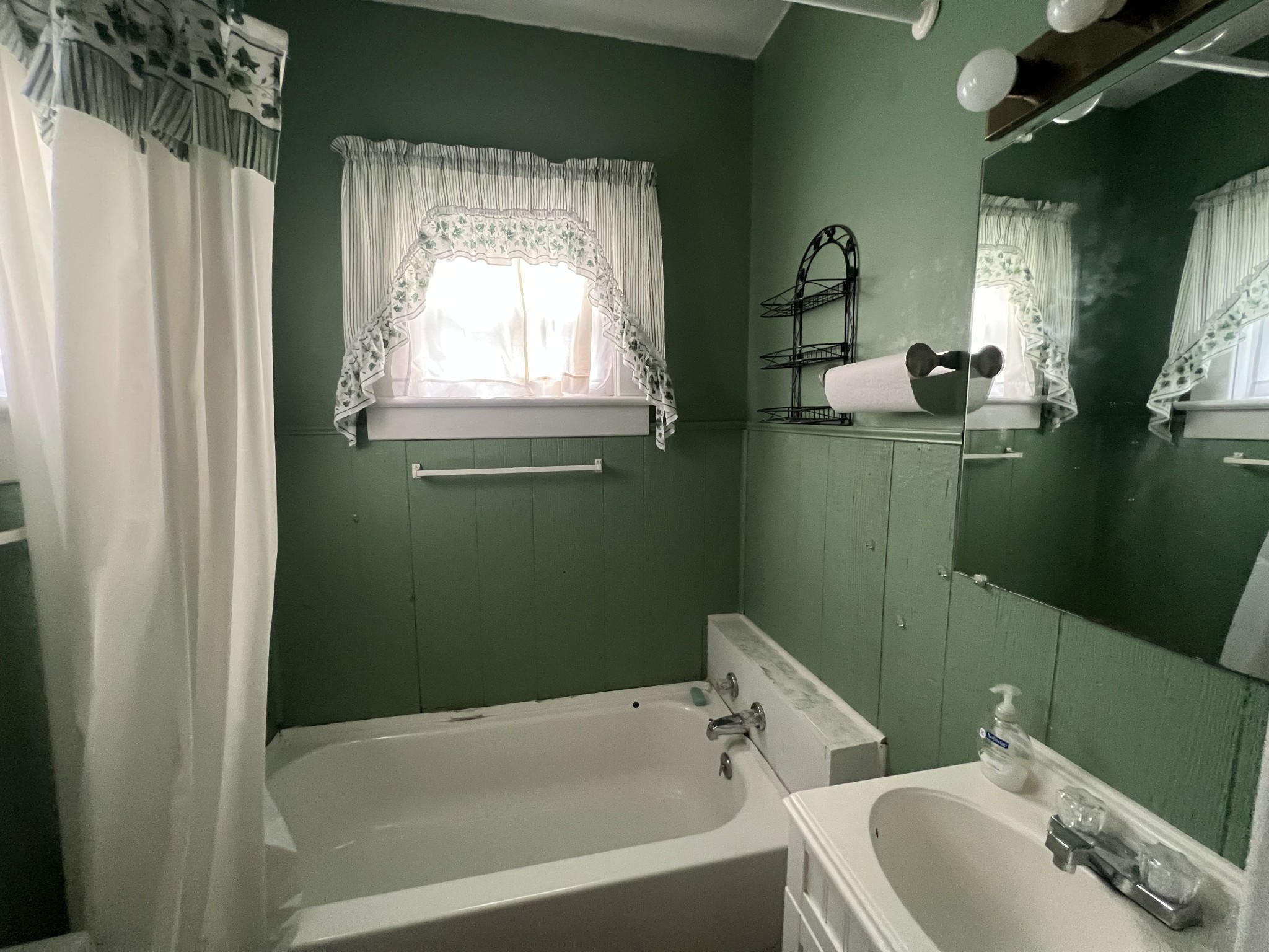 204 Portland Road White House, TN 37188 - Photo 6 of 13 a bathroom with a bathtub sink and toilet