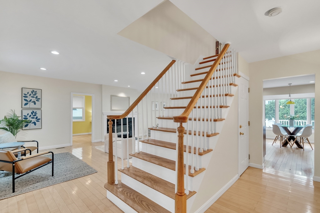 829 Chestnut Street Newton, MA 02468 - Photo 5 of 36