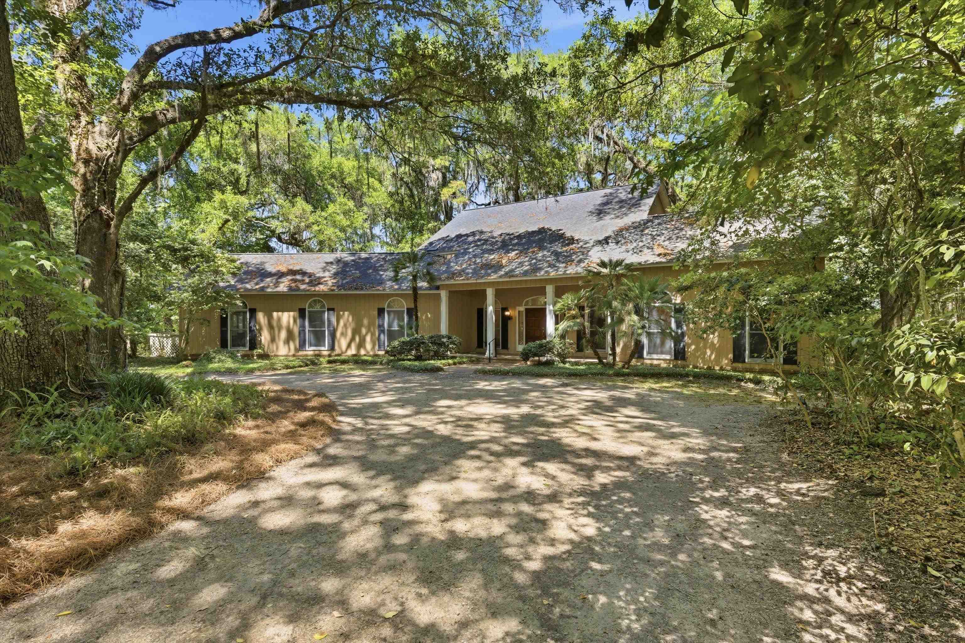 10945 Luna Point Road Tallahassee, FL 32312 - Photo 2 of 70