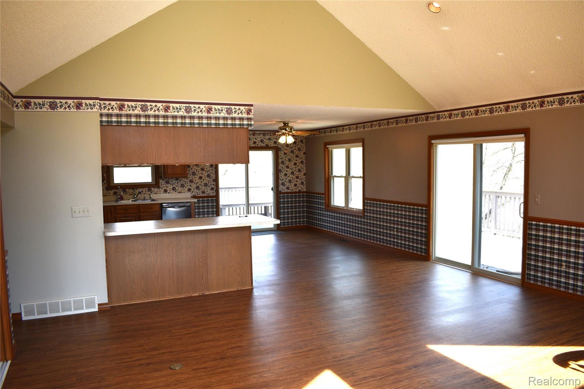 1201 Baker Road Fenton, MI 48430 - Photo 9 of 23 001_0904.JPG