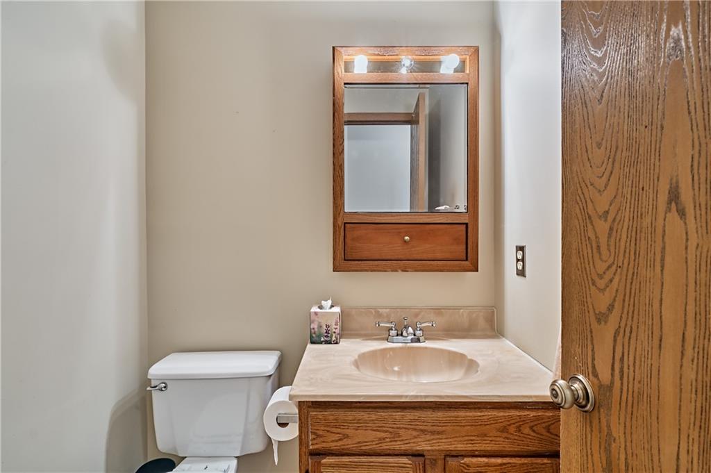 194 Old English Road Pittsburgh, PA 15237 - Photo 12 of 23 Gallery Image 12