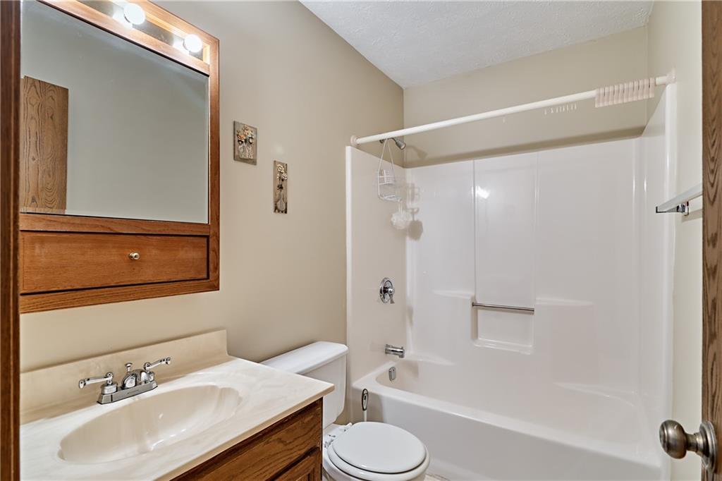 194 Old English Road Pittsburgh, PA 15237 - Photo 20 of 23 Gallery Image 20