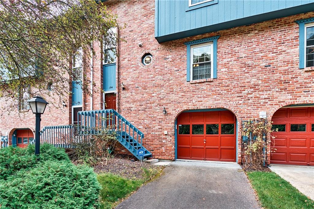 194 Old English Road Pittsburgh, PA 15237 - Photo 2 of 23 Gallery Image 2