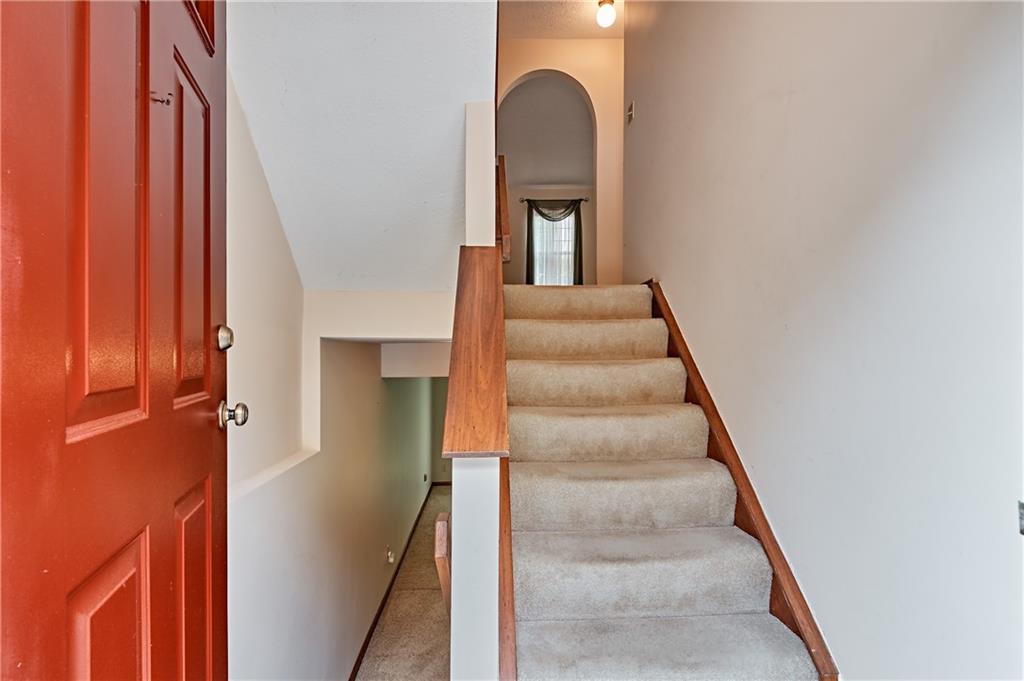 194 Old English Road Pittsburgh, PA 15237 - Photo 3 of 23 Gallery Image 3