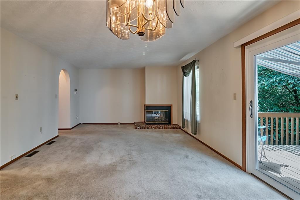 194 Old English Road Pittsburgh, PA 15237 - Photo 6 of 23 Gallery Image 6