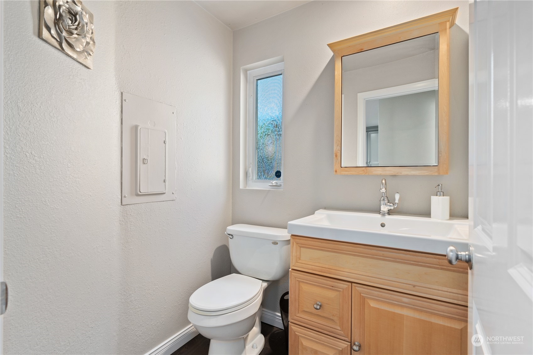 2900 Kennewick Place Northeast Renton, WA 98056 - Photo 19 of 40 a bathroom with a toilet sink and mirror