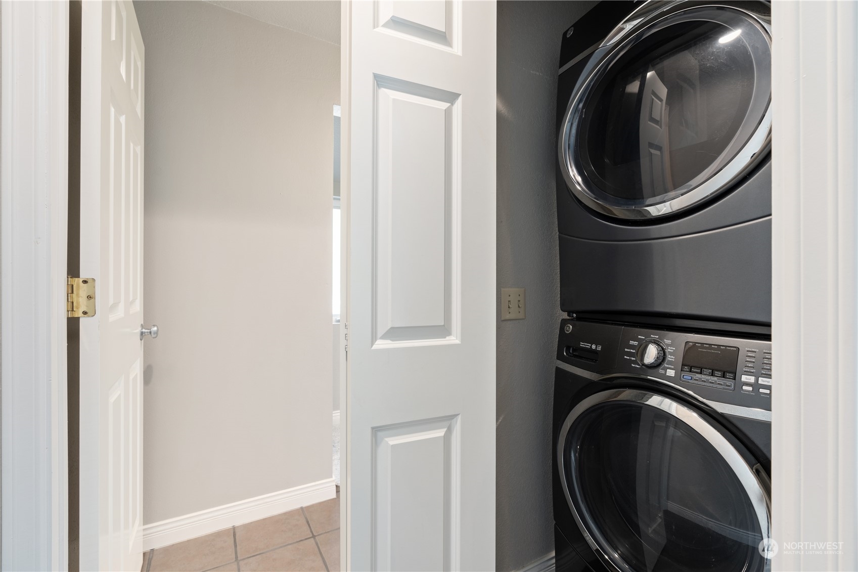 2900 Kennewick Place Northeast Renton, WA 98056 - Photo 28 of 40 a utility room with dryer and washer