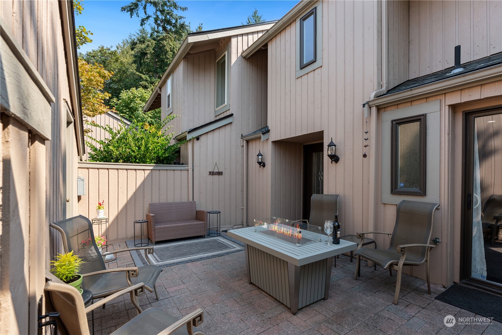 2900 Kennewick Place Northeast Renton, WA 98056 - Photo 3 of 40 a view of an outdoor sitting space
