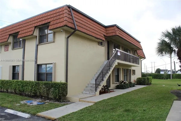 $2,200 | 10016 Northwest 4th Street, Unit 201, Pembroke Pines, FL 33024