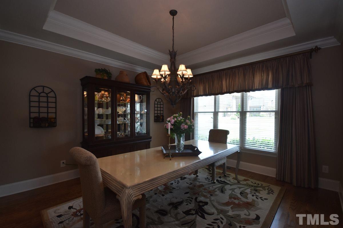 4012 Limerick Road Burlington, NC 27215 - Photo 3 of 24 a dining room with furniture and window