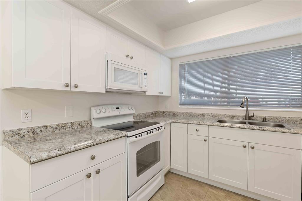 3569 Bee Ridge Road Sarasota, FL 34239 - Photo 11 of 32