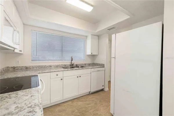 $1,800 | 3569 Bee Ridge Road, Sarasota, FL 34239