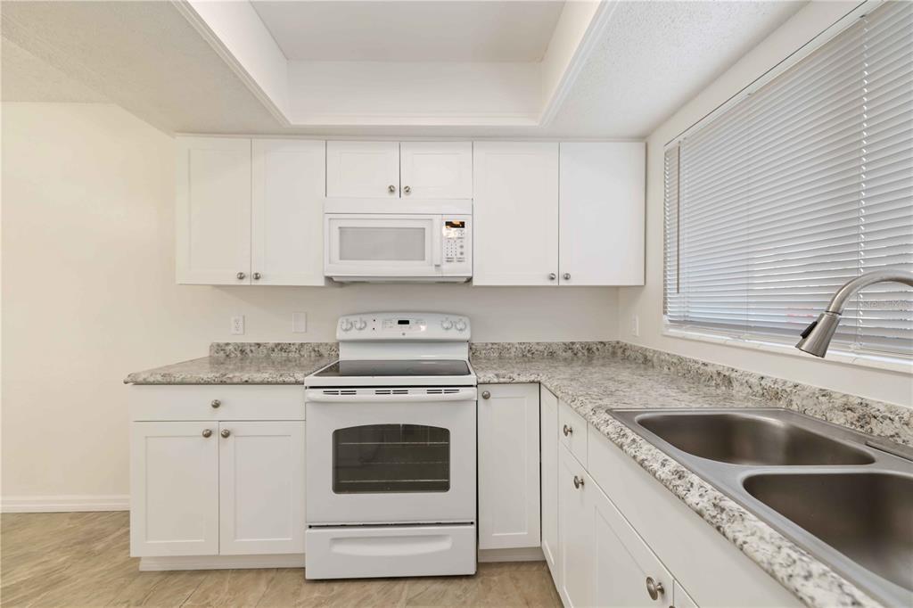 3569 Bee Ridge Road Sarasota, FL 34239 - Photo 13 of 32