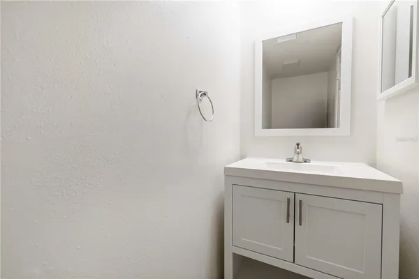 $1,800 | 3569 Bee Ridge Road, Sarasota, FL 34239