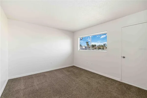 $1,800 | 3569 Bee Ridge Road, Sarasota, FL 34239