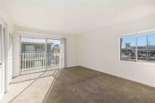 $1,800 | 3569 Bee Ridge Road, Sarasota, FL 34239