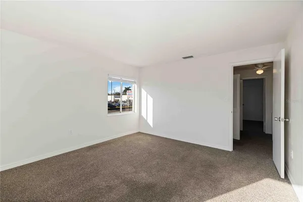 $1,800 | 3569 Bee Ridge Road, Sarasota, FL 34239