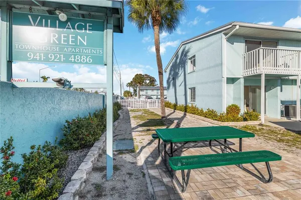 $1,800 | 3569 Bee Ridge Road, Sarasota, FL 34239