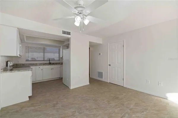 $1,800 | 3569 Bee Ridge Road, Sarasota, FL 34239