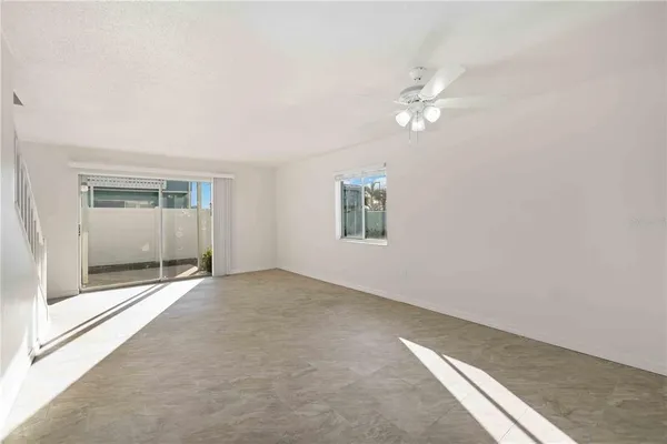 $1,800 | 3569 Bee Ridge Road, Sarasota, FL 34239