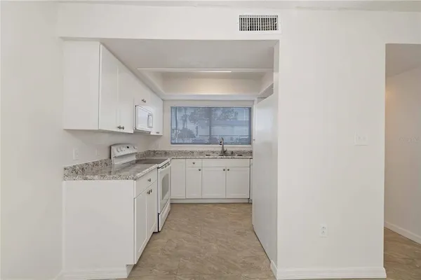 $1,800 | 3569 Bee Ridge Road, Sarasota, FL 34239