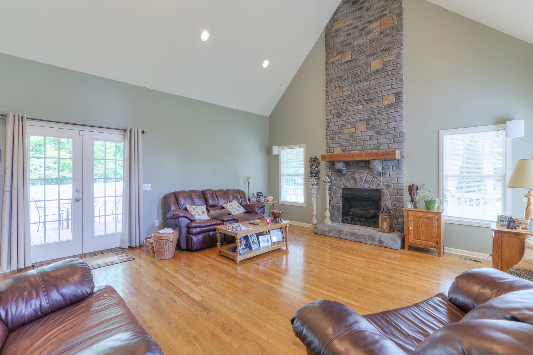 4630 Mt View Road Manchester, TN 37355 - Photo 14 of 25 a living room with furniture and a fireplace