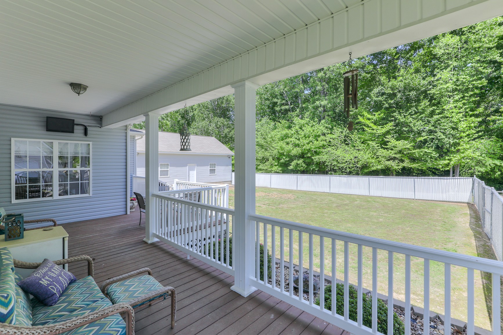 4630 Mt View Road Manchester, TN 37355 - Photo 4 of 25 a view of a two chairs and table in the balcony