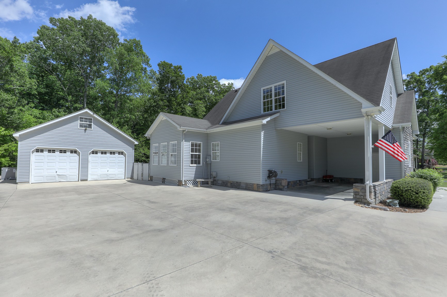 4630 Mt View Road Manchester, TN 37355 - Photo 7 of 25 a front view of a house with a yard and garage