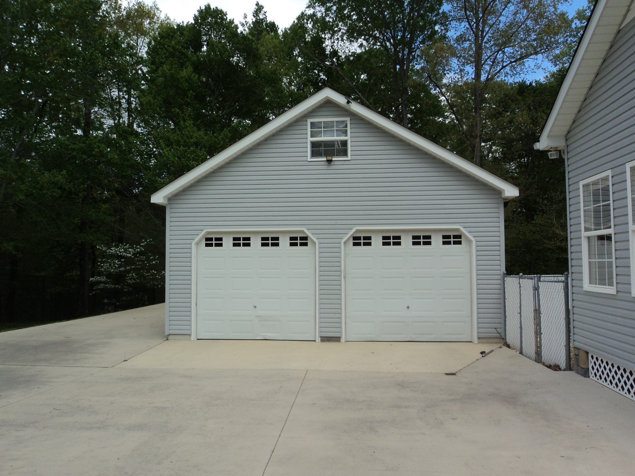 4630 Mt View Road Manchester, TN 37355 - Photo 8 of 25 a view of a garage
