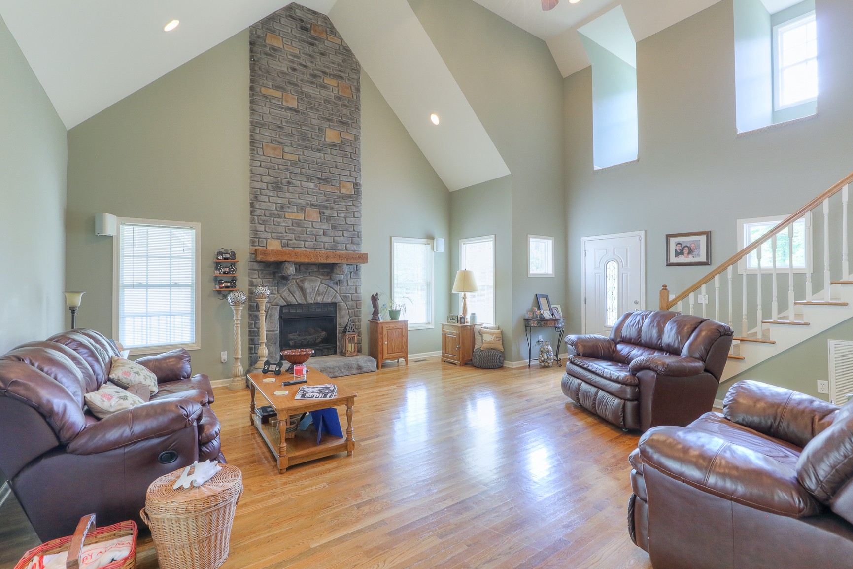 4630 Mt View Road Manchester, TN 37355 - Photo 10 of 25 a living room with furniture and a fireplace