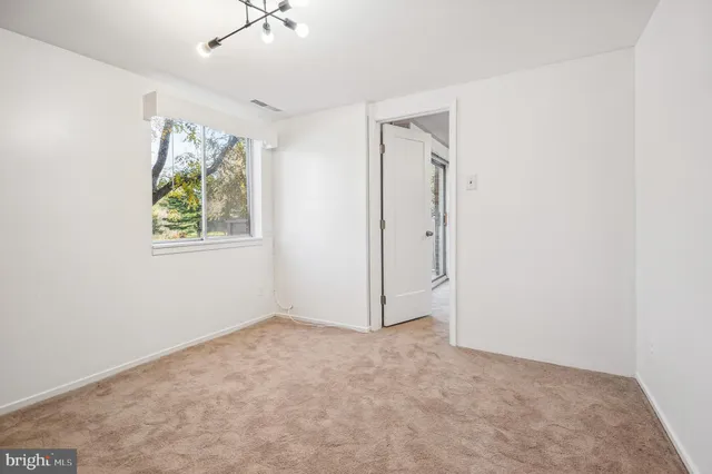 $2,300 | 19423 Brassie Place, Unit 201, Montgomery Village, MD 20886