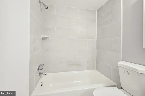 $2,300 | 19423 Brassie Place, Unit 201, Montgomery Village, MD 20886