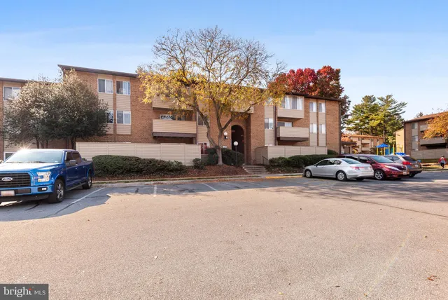 $2,300 | 19423 Brassie Place, Unit 201, Montgomery Village, MD 20886