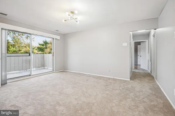 $2,300 | 19423 Brassie Place, Unit 201, Montgomery Village, MD 20886