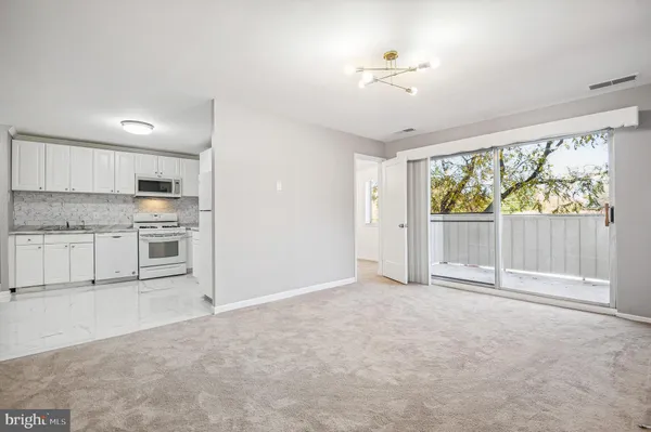 $2,300 | 19423 Brassie Place, Unit 201, Montgomery Village, MD 20886