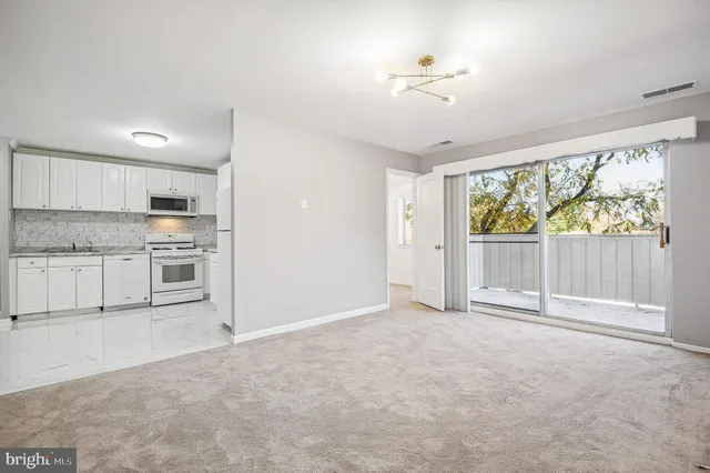 $2,300 | 19423 Brassie Place, Unit 201, Montgomery Village, MD 20886