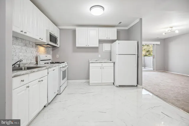 $2,300 | 19423 Brassie Place, Unit 201, Montgomery Village, MD 20886