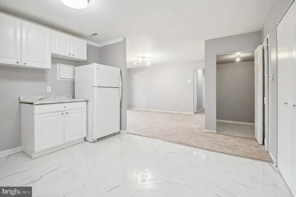 $2,300 | 19423 Brassie Place, Unit 201, Montgomery Village, MD 20886