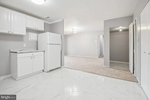 $2,300 | 19423 Brassie Place, Unit 201, Montgomery Village, MD 20886